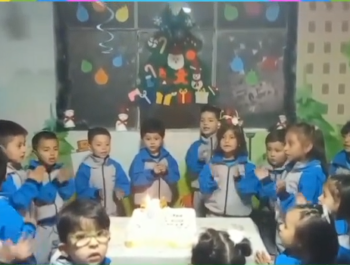 Mis pequeños gigantes celebramos con nuestros pequeños, padres de familia, el cumpleaños de nuestro querido jardín